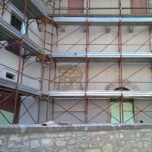 Ristrutturazione di una facciata con ponteggio